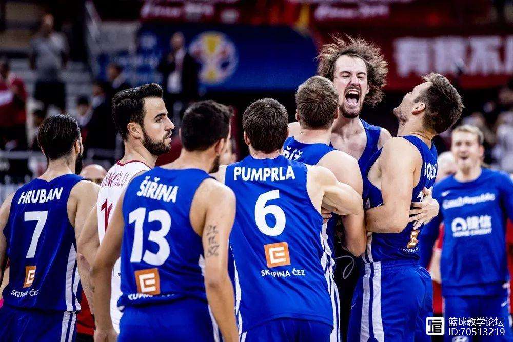 日本队鏖战泰国队,安赛龙扛起全队 日本队鏖战泰国队,安赛龙扛起全队