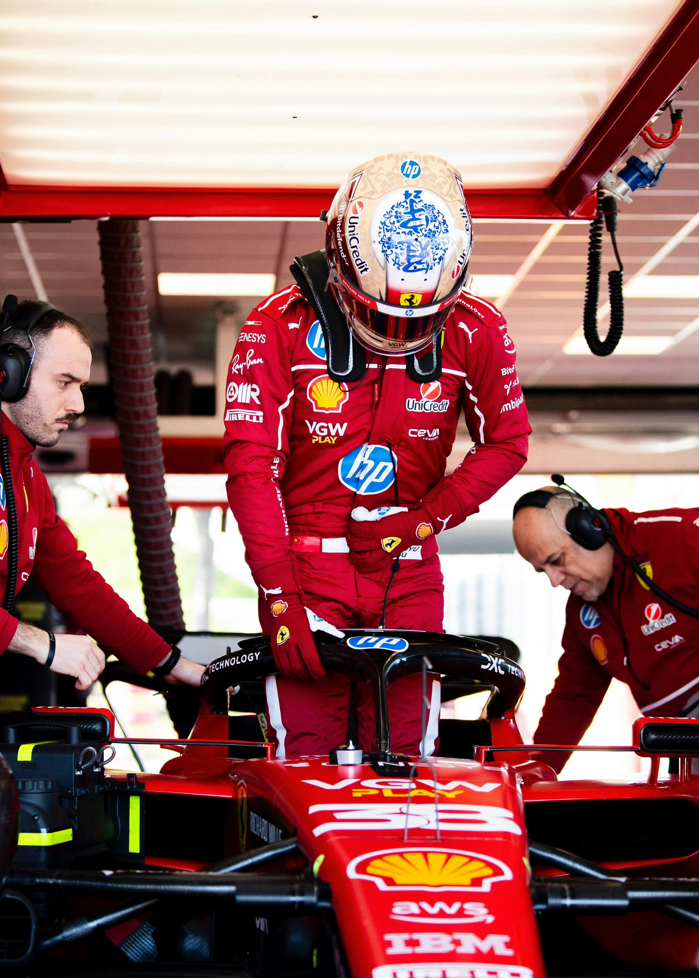 迈凯伦逆转雷诺车队，周冠宇统治全场