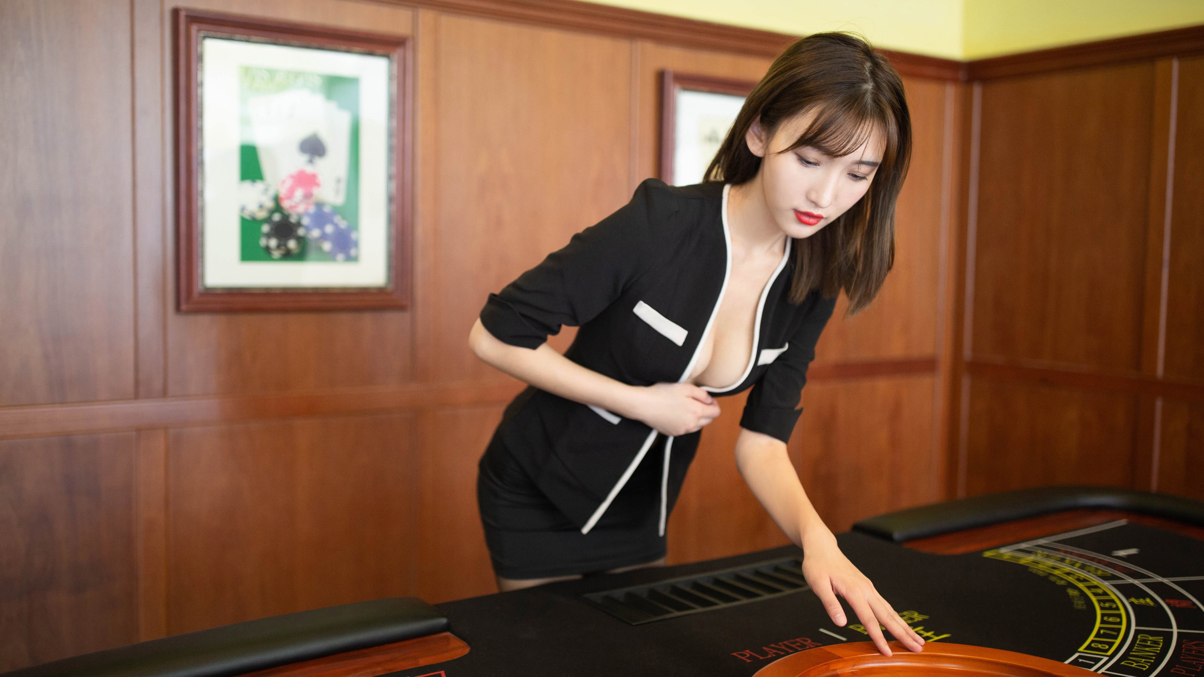 巨星闪耀与团队凯歌，姆巴佩压制级发挥，勒沃库森淘汰赛过关苏格兰