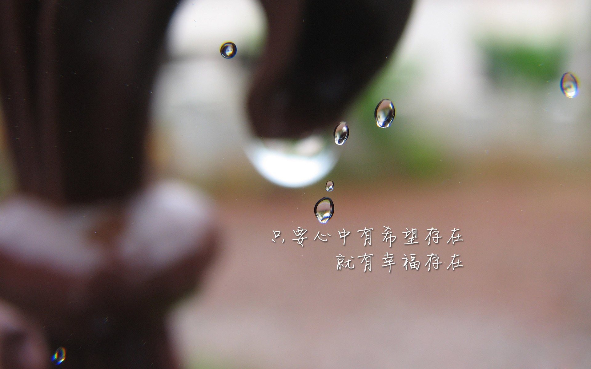 首先，扩展思维，构思一个极具冲击力和故事感的标题